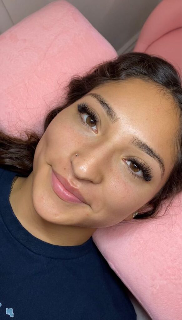 Doll-Eye Hybrid Lashes
