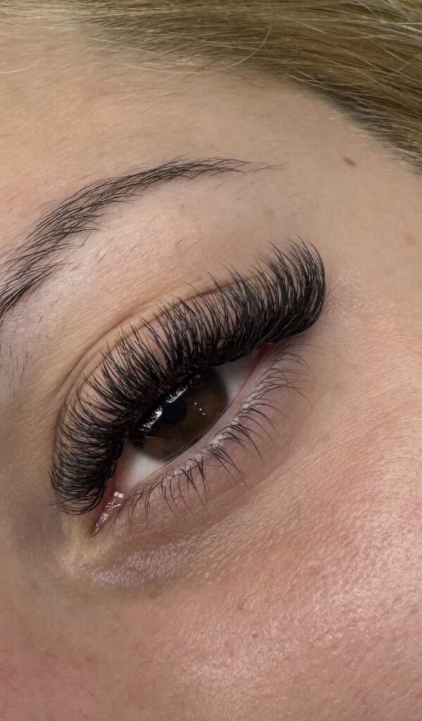 Doll Eye Volume Lashes