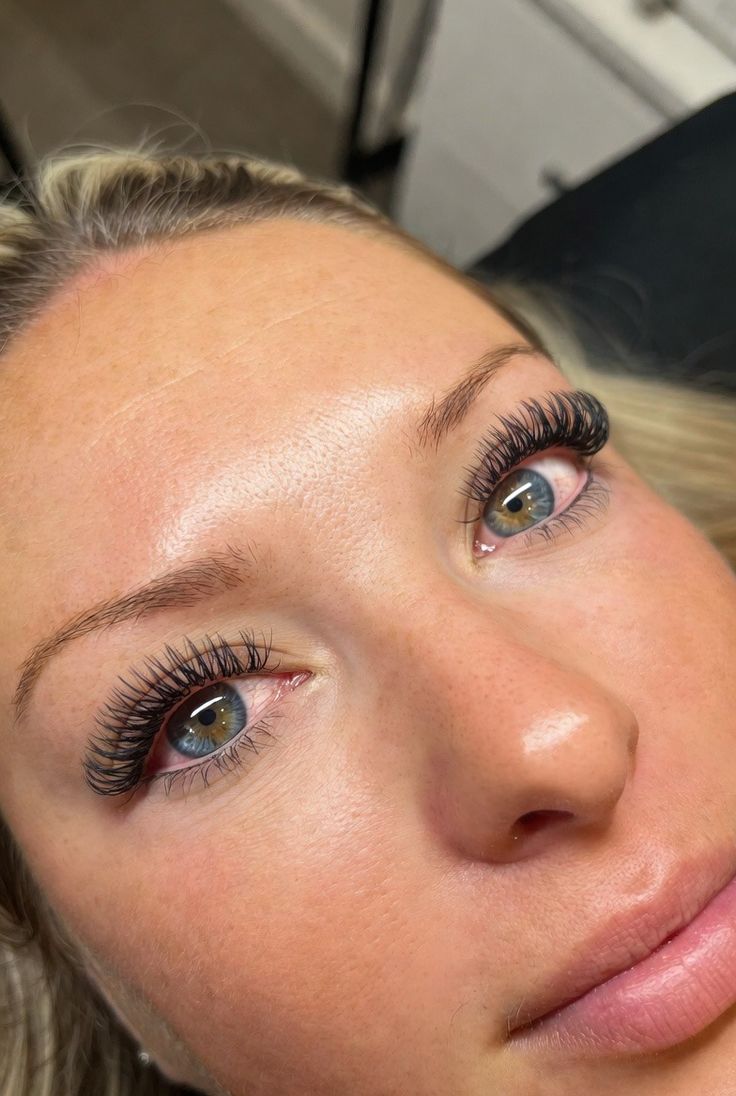 Dramatic Hybrid Lashes