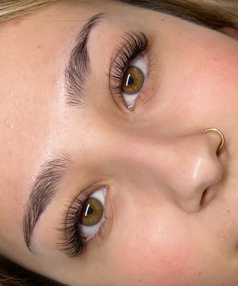 Hybrid Lashes With a Natural Curl