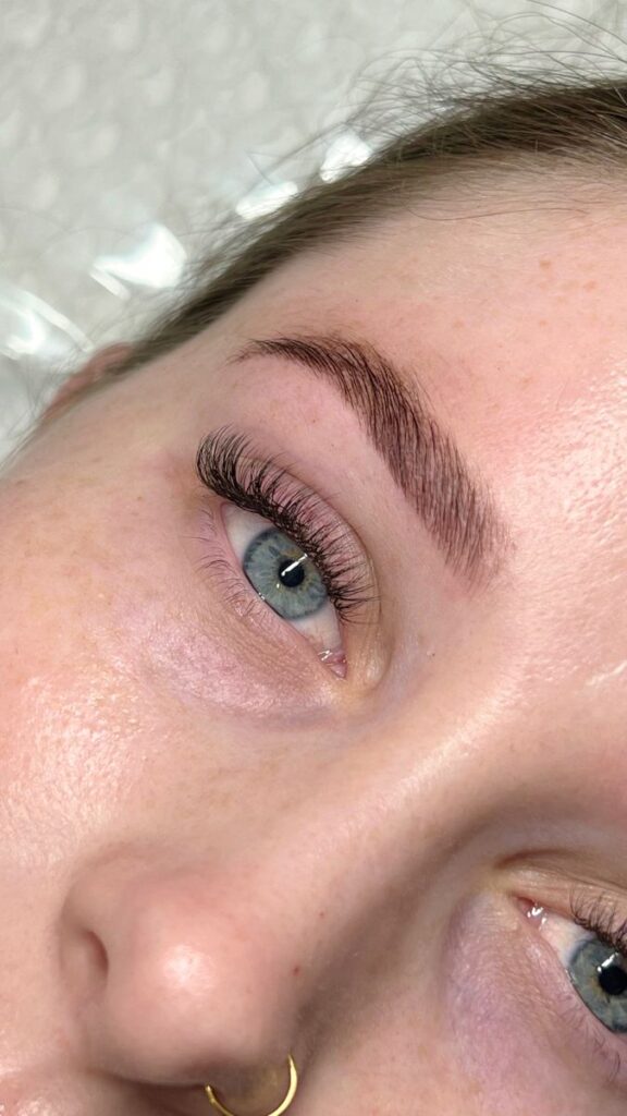 Short Hybrid Lashes