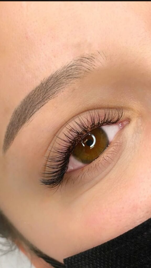Lightweight Feathered Classic Lashes