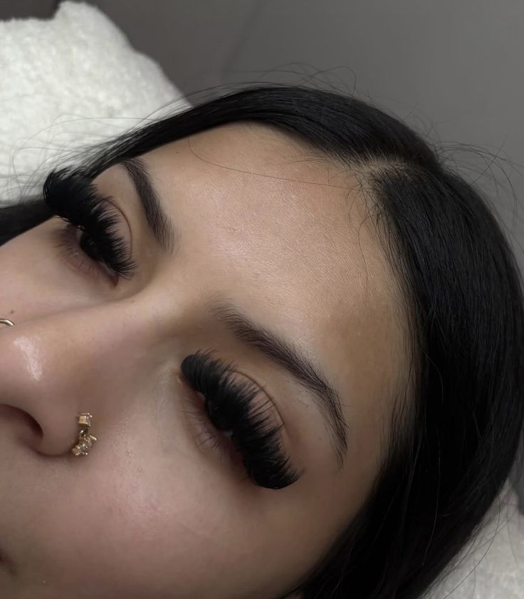 Mega Volume Lashes