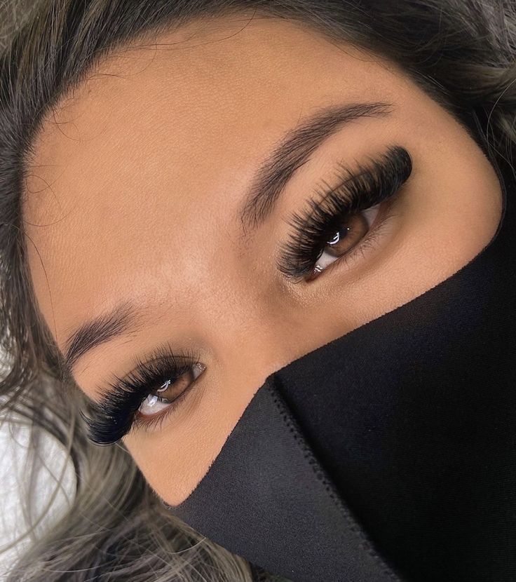 Textured Volume Lashes