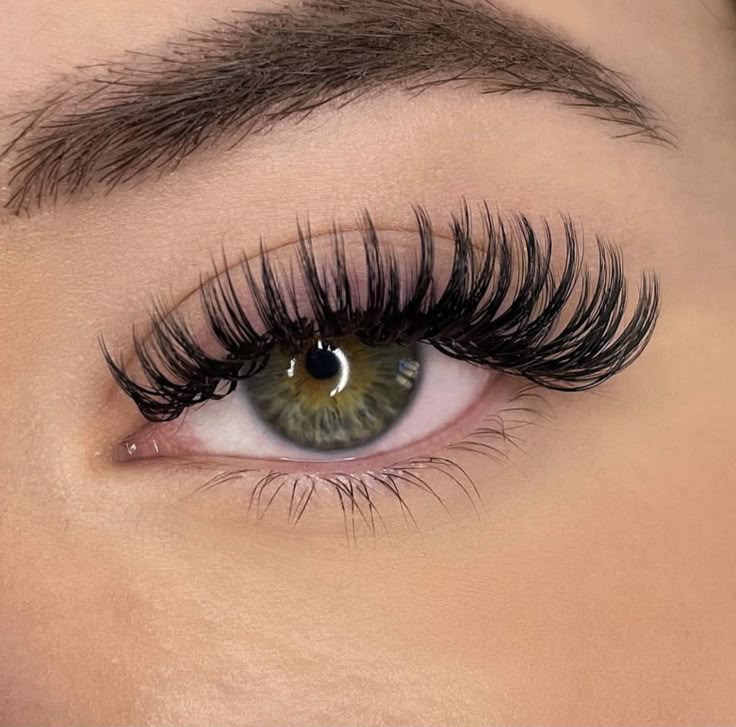 Faux Mink vs Silk Lashes for Wet-Look Styles