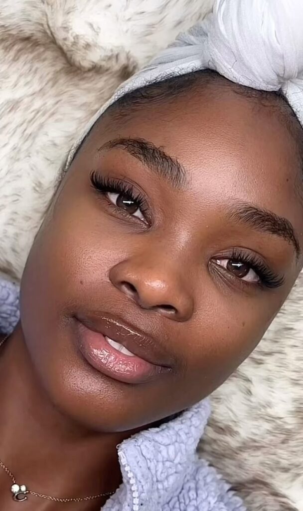 Light Hybrid-Effect Strip Lashes