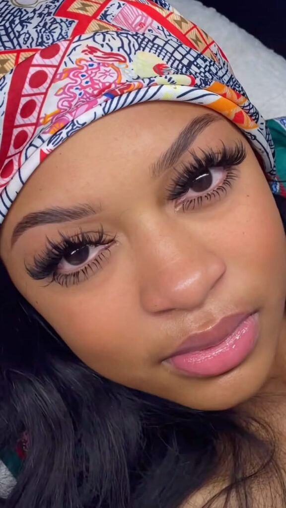Lightweight Dramatic Lashes