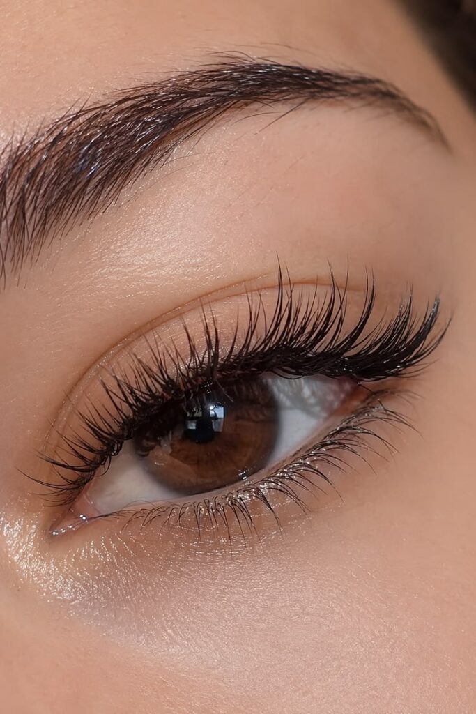 Lightweight Flared Lashes