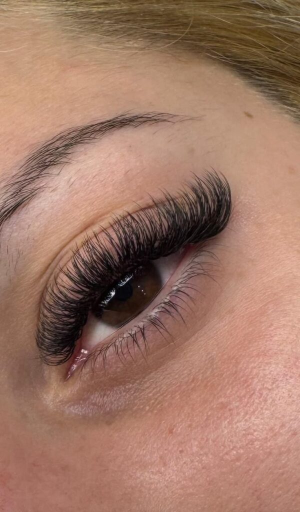 Lightweight Volume Strip Lashes