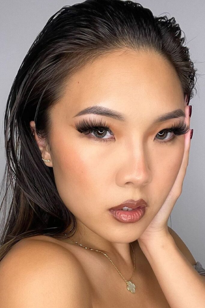 Magnetic Lashes vs Glue-On Lashes for Oily Skin
