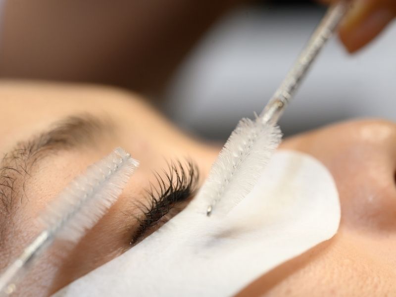 strip lashes application