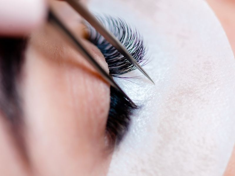 Be Gentle When Removing False Lashes