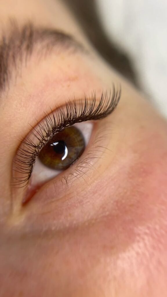 Choose Lightweight Lash Enhancements