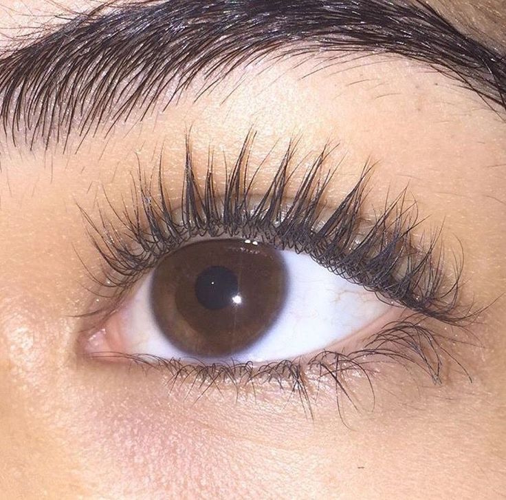 Choose Lightweight Lash Styles