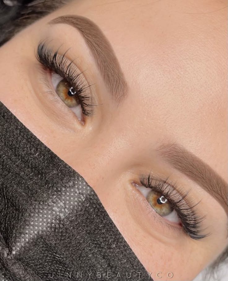 Hybrid Lashes for Almond Eyes