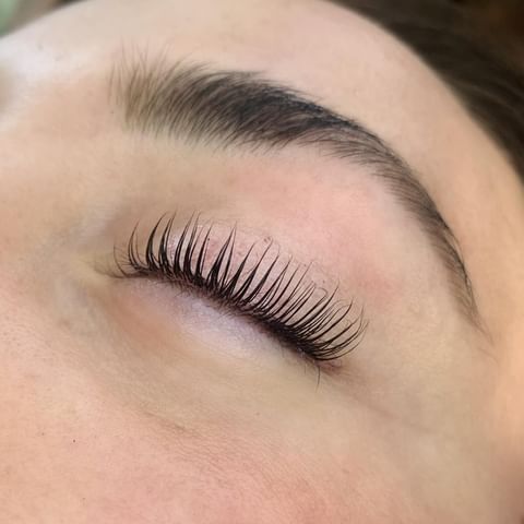 Lash Lift vs Lash Extensions