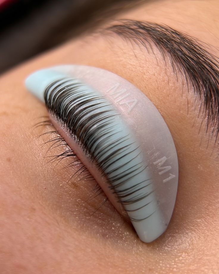 The lifting solution changes the lash shape