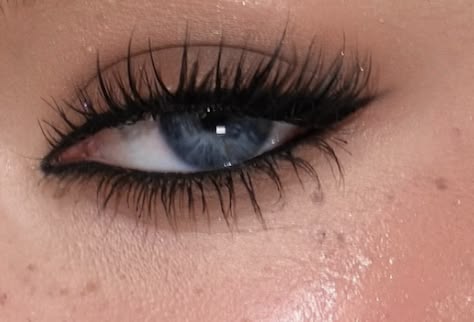 Wet-Look Cat-Eye